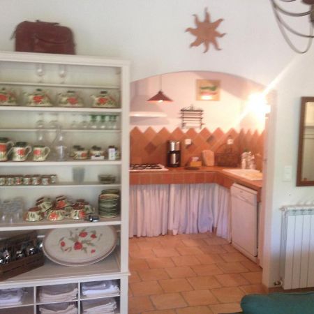 Besse-sur-Issole L'Abri Du Poete B&B 외부 사진