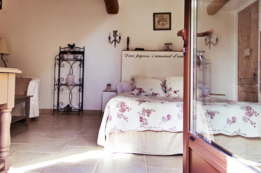 Besse-sur-Issole L'Abri Du Poete B&B 객실 사진