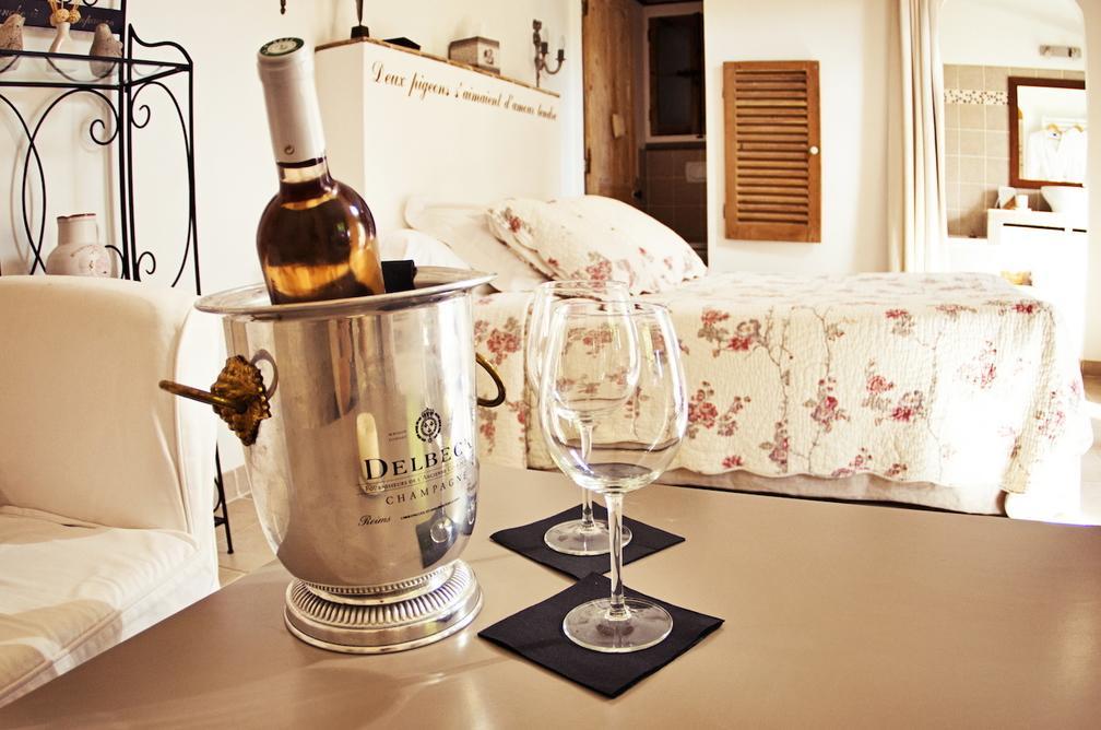 Besse-sur-Issole L'Abri Du Poete B&B 객실 사진