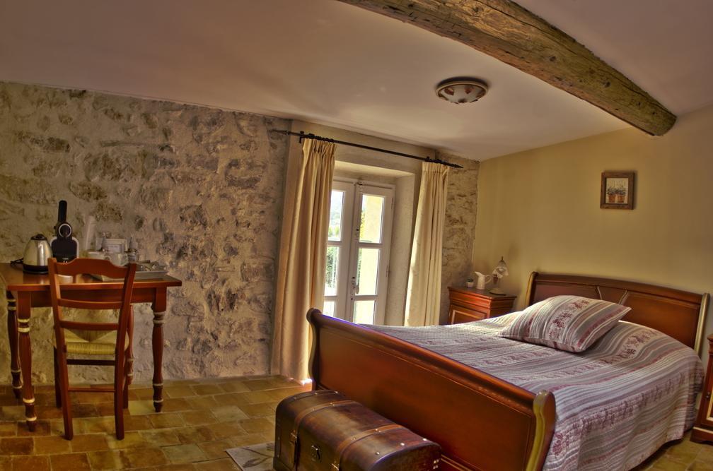 Besse-sur-Issole L'Abri Du Poete B&B 객실 사진