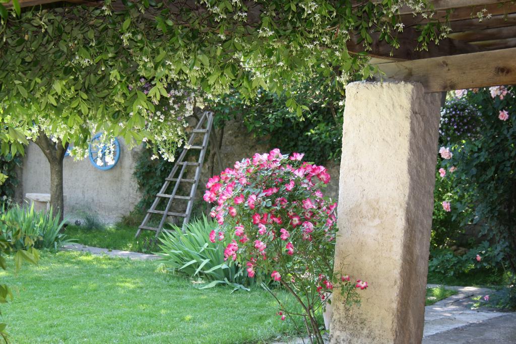 Besse-sur-Issole L'Abri Du Poete B&B 외부 사진