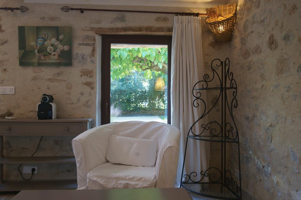Besse-sur-Issole L'Abri Du Poete B&B 객실 사진