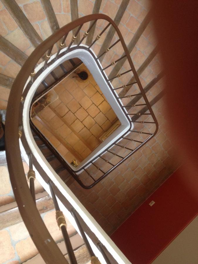 Besse-sur-Issole L'Abri Du Poete B&B 외부 사진
